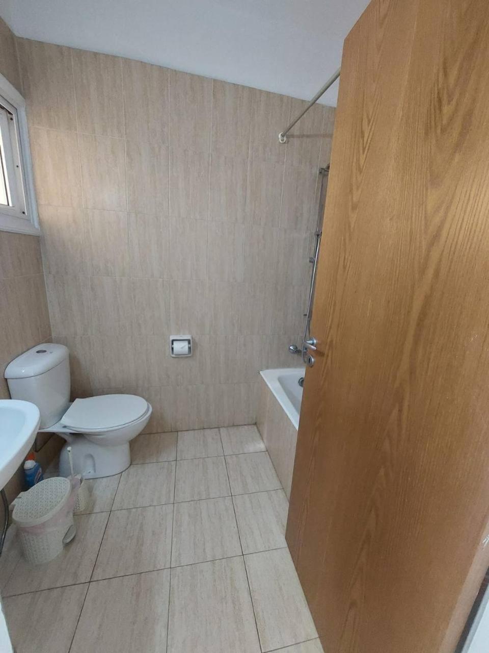 Sunny 2 Bedroom Larnaca Center Exterior photo